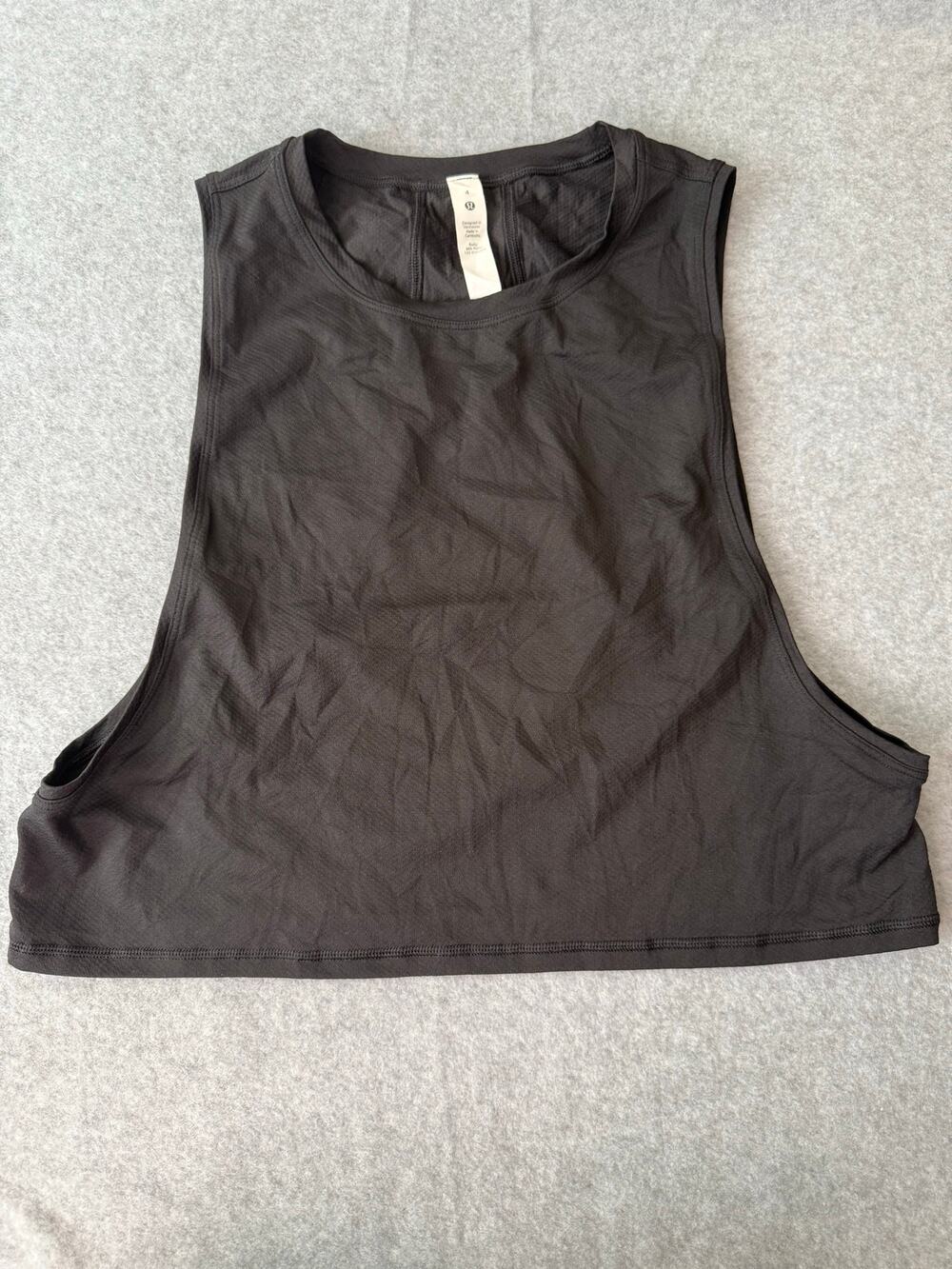 Lululemon cropped tank size 4
